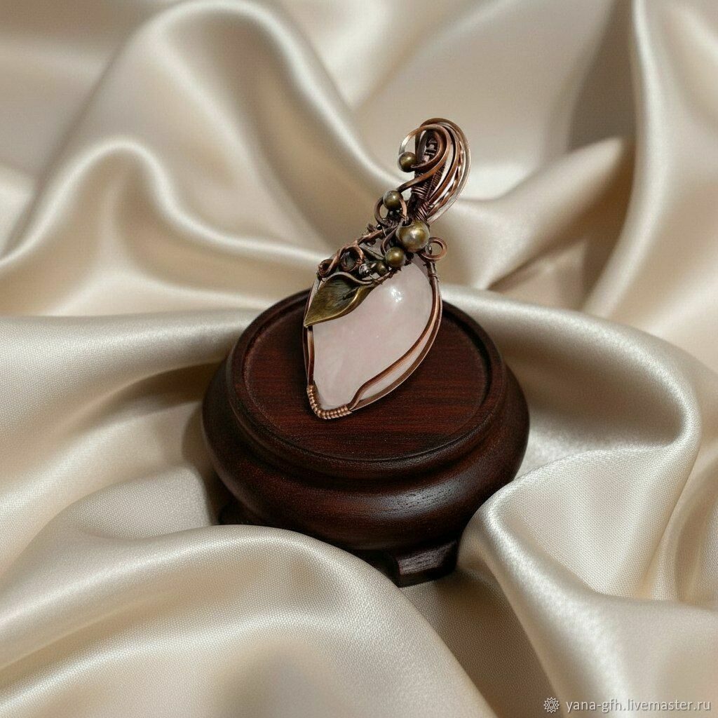 Авторский кулон ручной работы wirw wrap с розовым кварцем