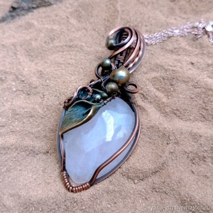 Авторский кулон ручной работы wirw wrap с розовым кварцем