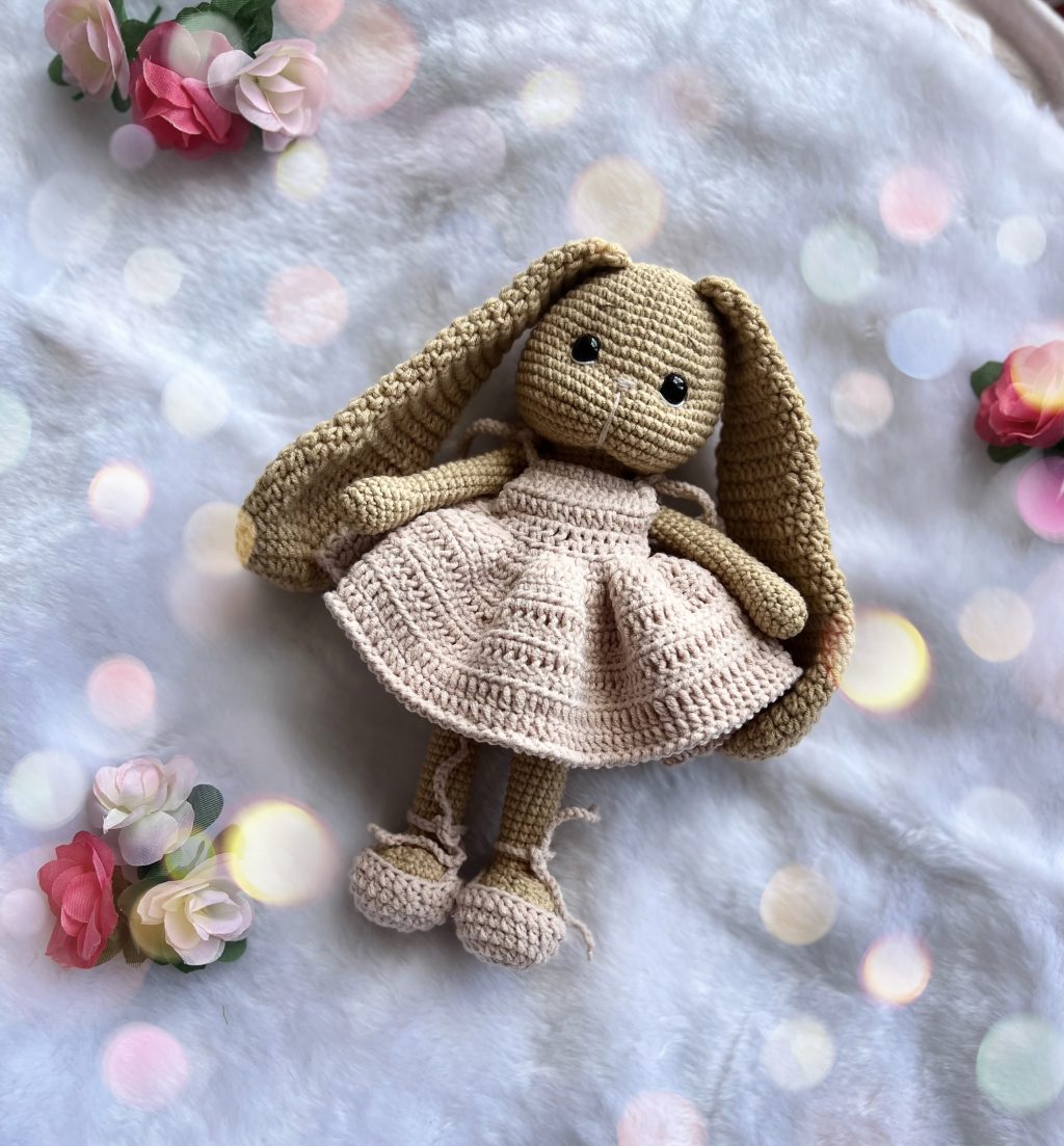 Вязаная зайка Элли
