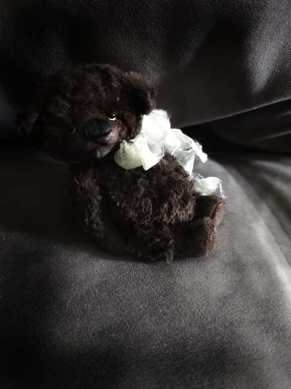 Миниатюрный коллекционный медведь