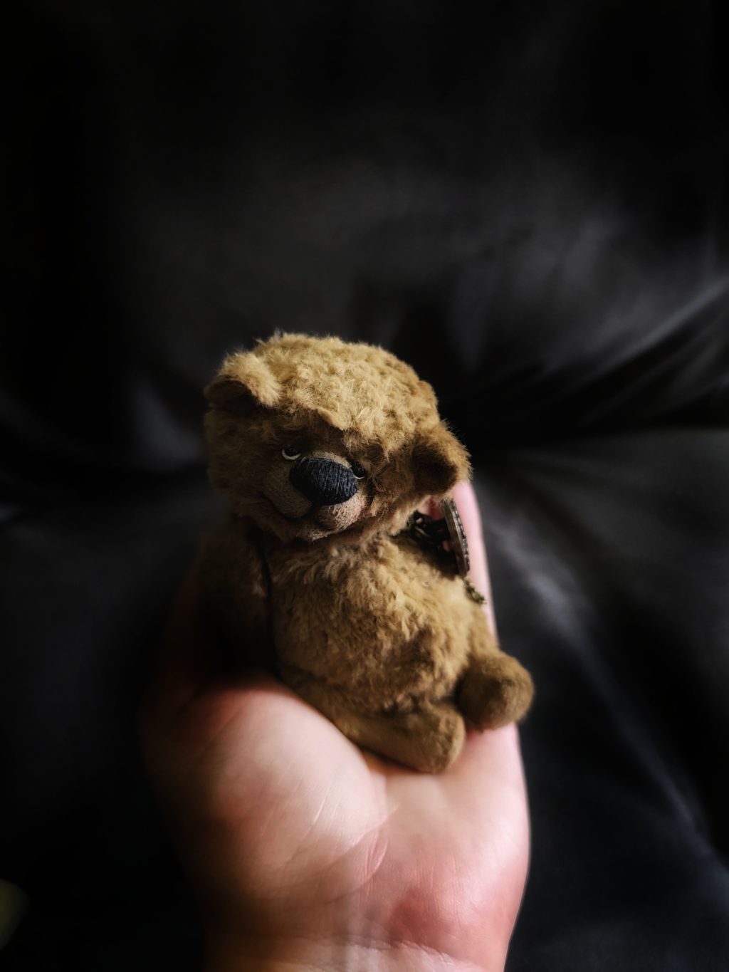 Миниатюрный коллекционный медведь