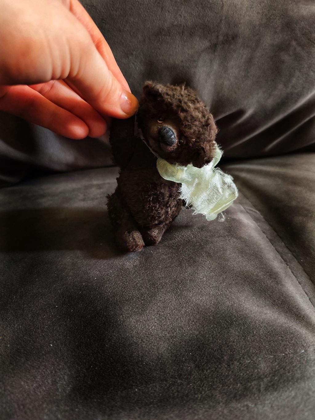 Миниатюрный коллекционный медведь