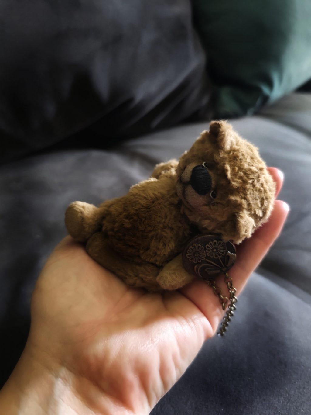 Миниатюрный коллекционный медведь