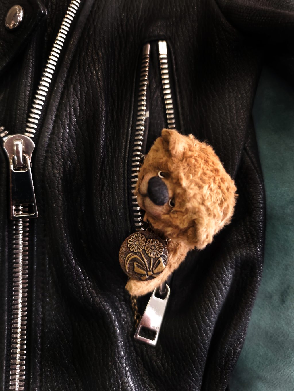 Миниатюрный коллекционный медведь