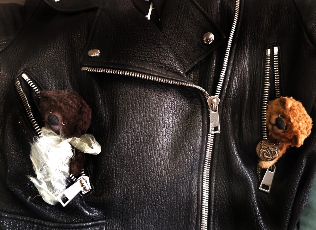 Миниатюрный коллекционный медведь