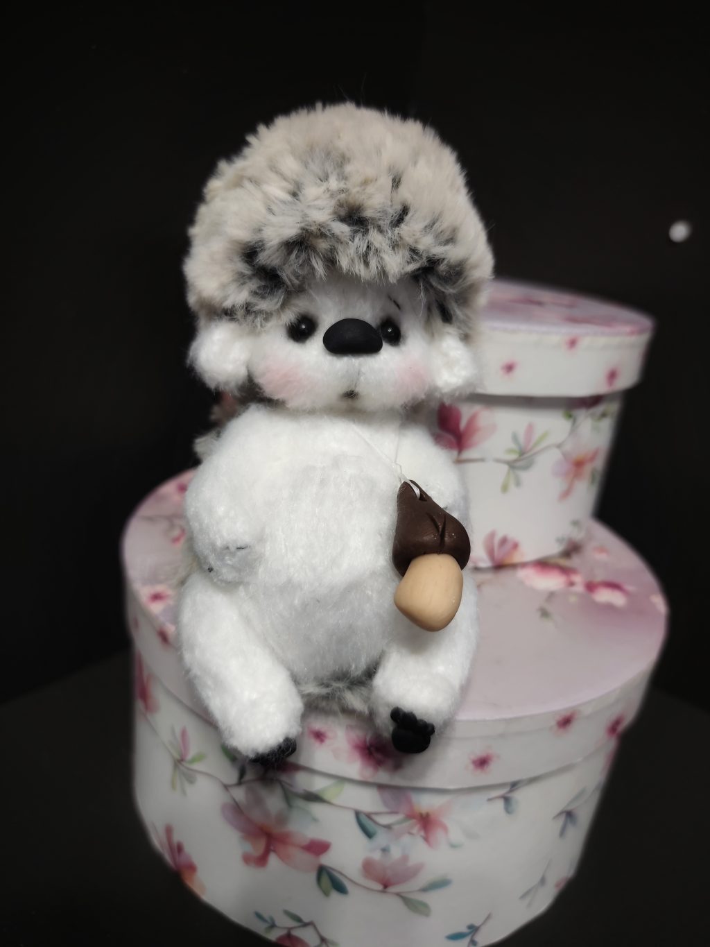 Вязаный ежик игрушка