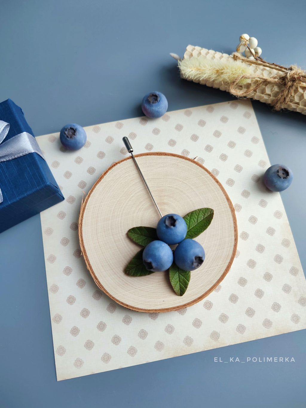 Брошь-игла «Голубика»