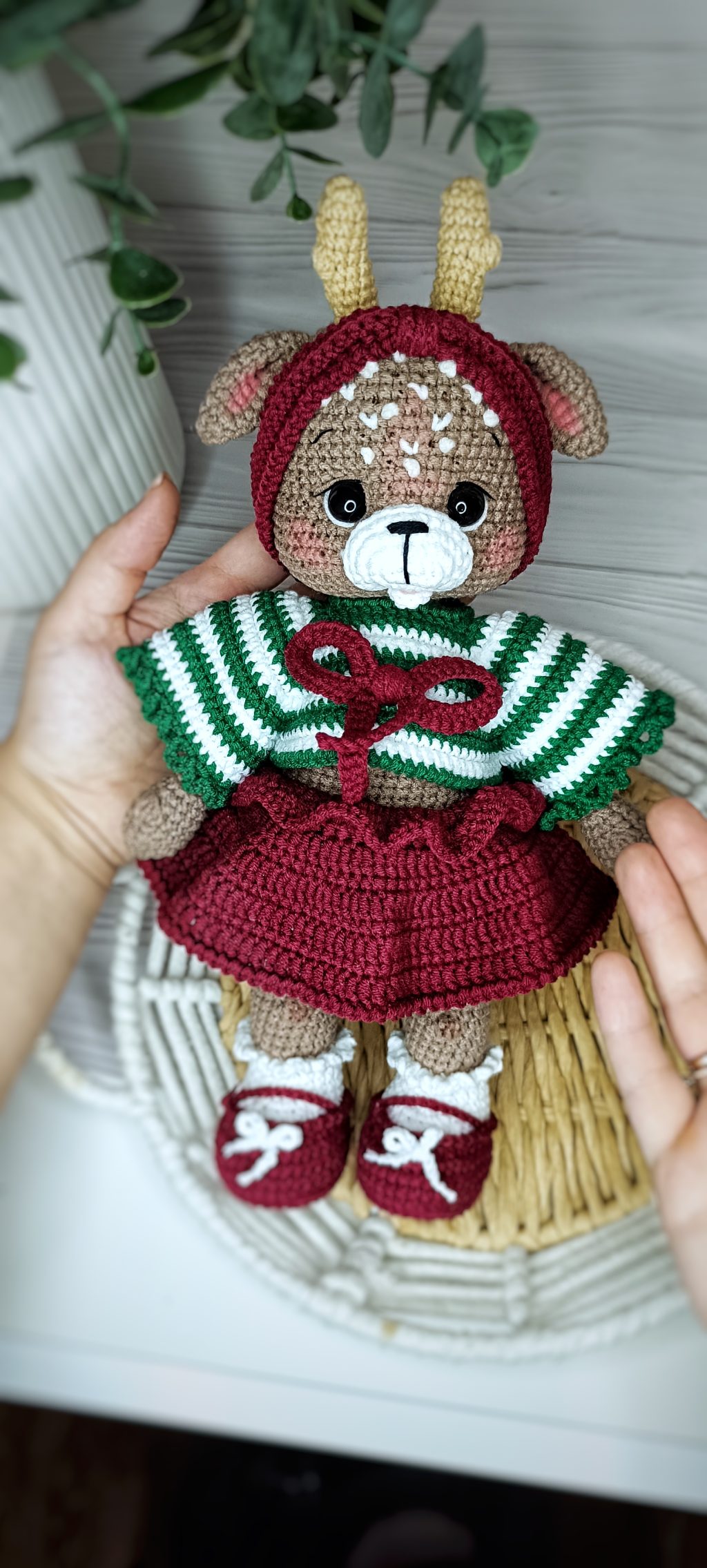 Оленëнок ручной работы вязаная игрушка