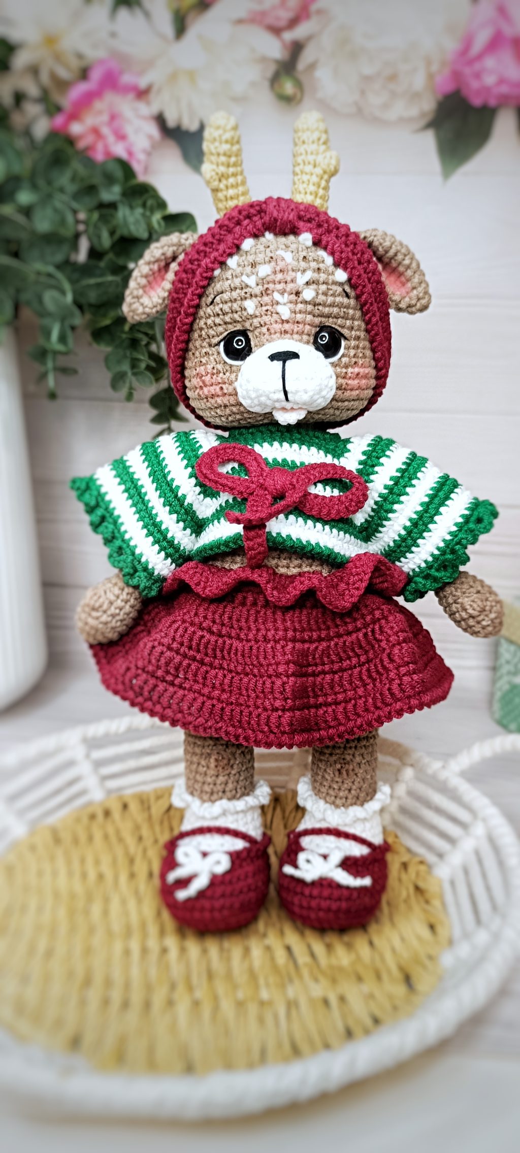 Оленëнок ручной работы вязаная игрушка