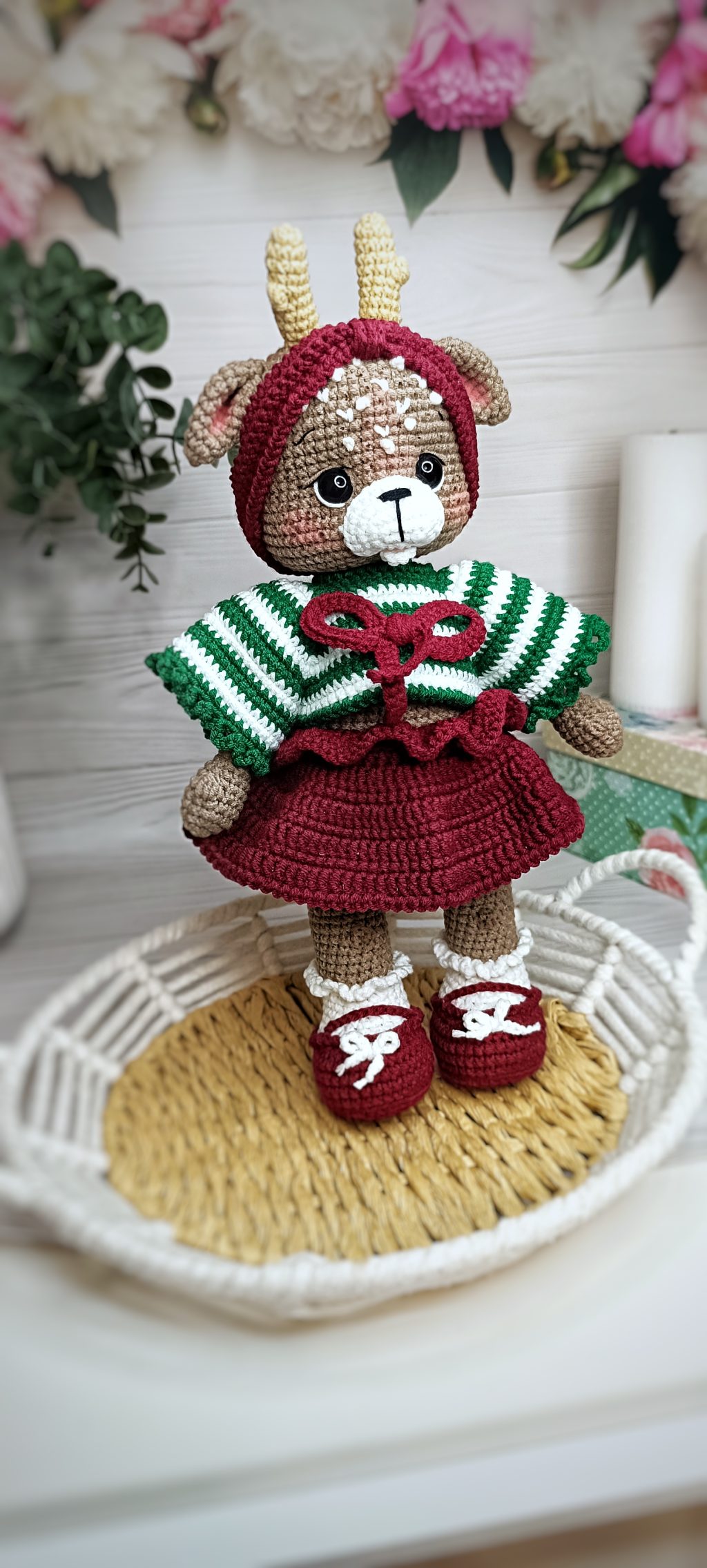 Оленëнок ручной работы вязаная игрушка