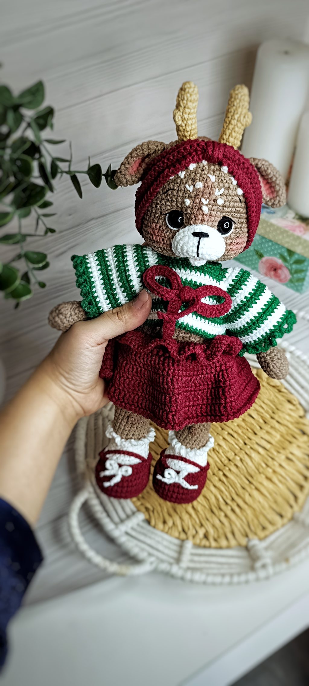 Оленëнок ручной работы вязаная игрушка