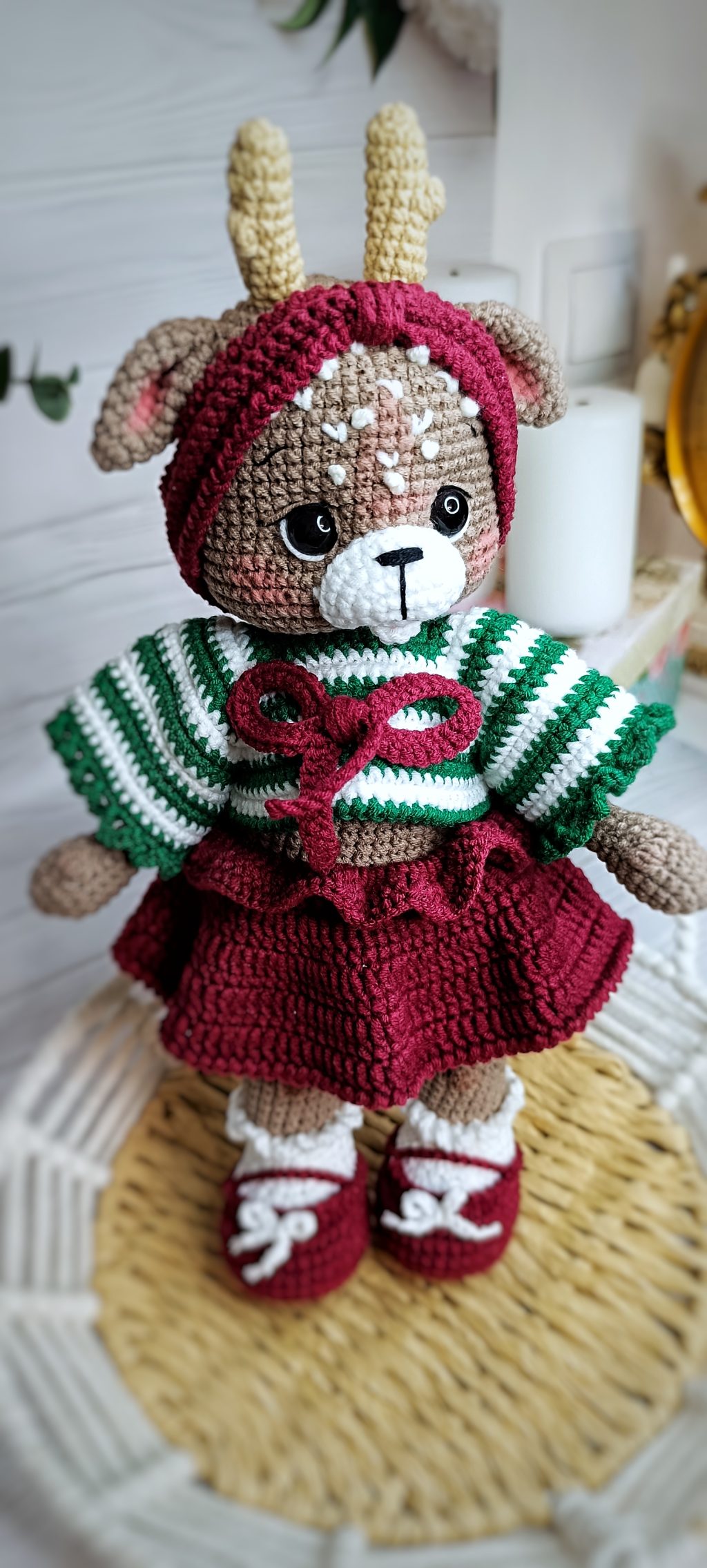 Оленëнок ручной работы вязаная игрушка