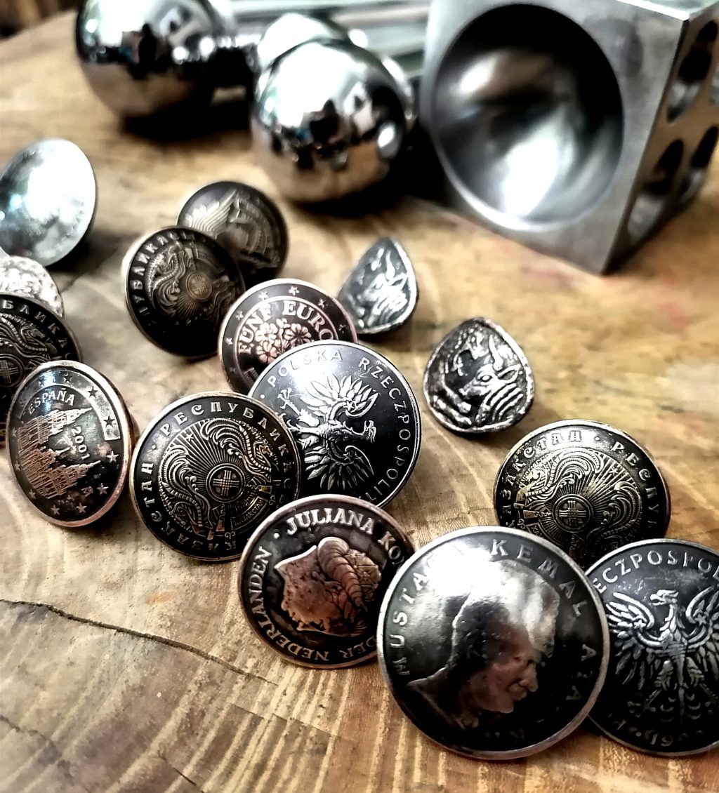 Кончо из монет