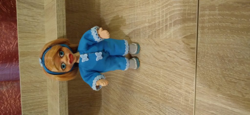 Куколка (шарнирная) из полимерной глины