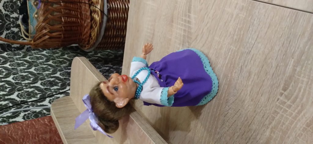 Куколка (шарнирная) из полимерной глины