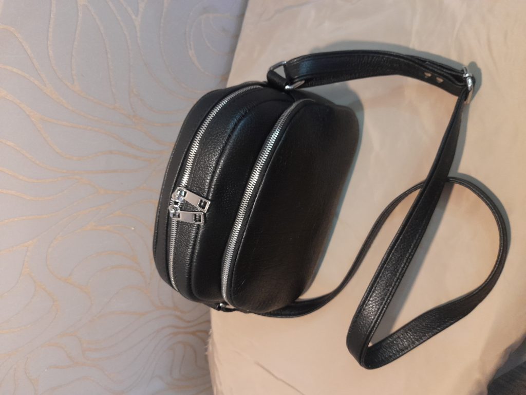 Сумочка множество кармашек