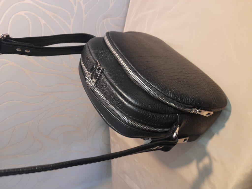 Сумочка множество кармашек