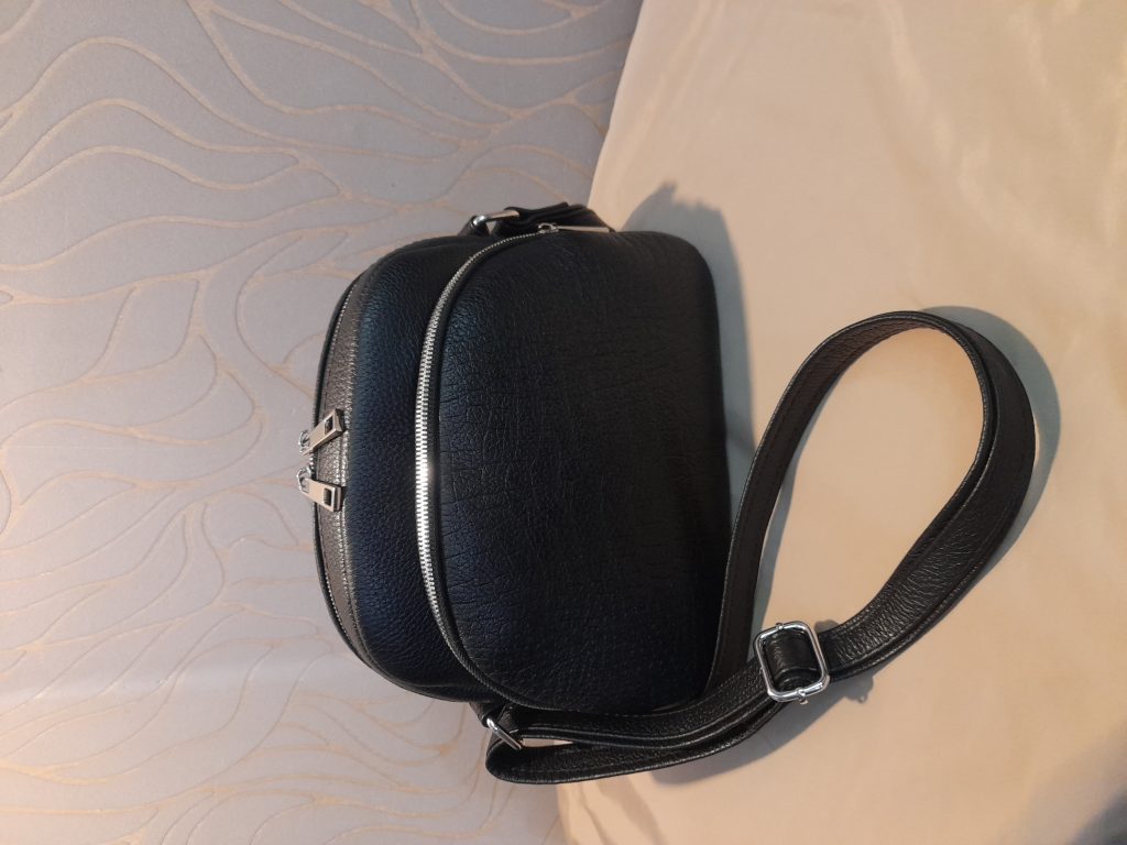 Сумочка множество кармашек