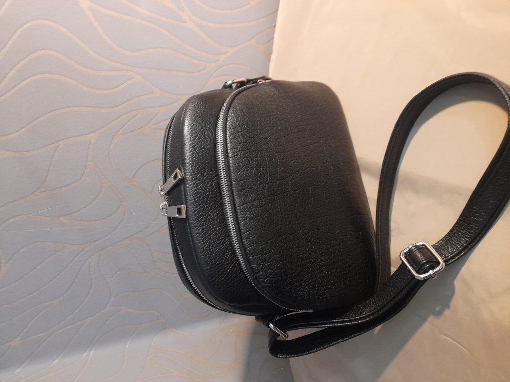 Сумочка множество кармашек