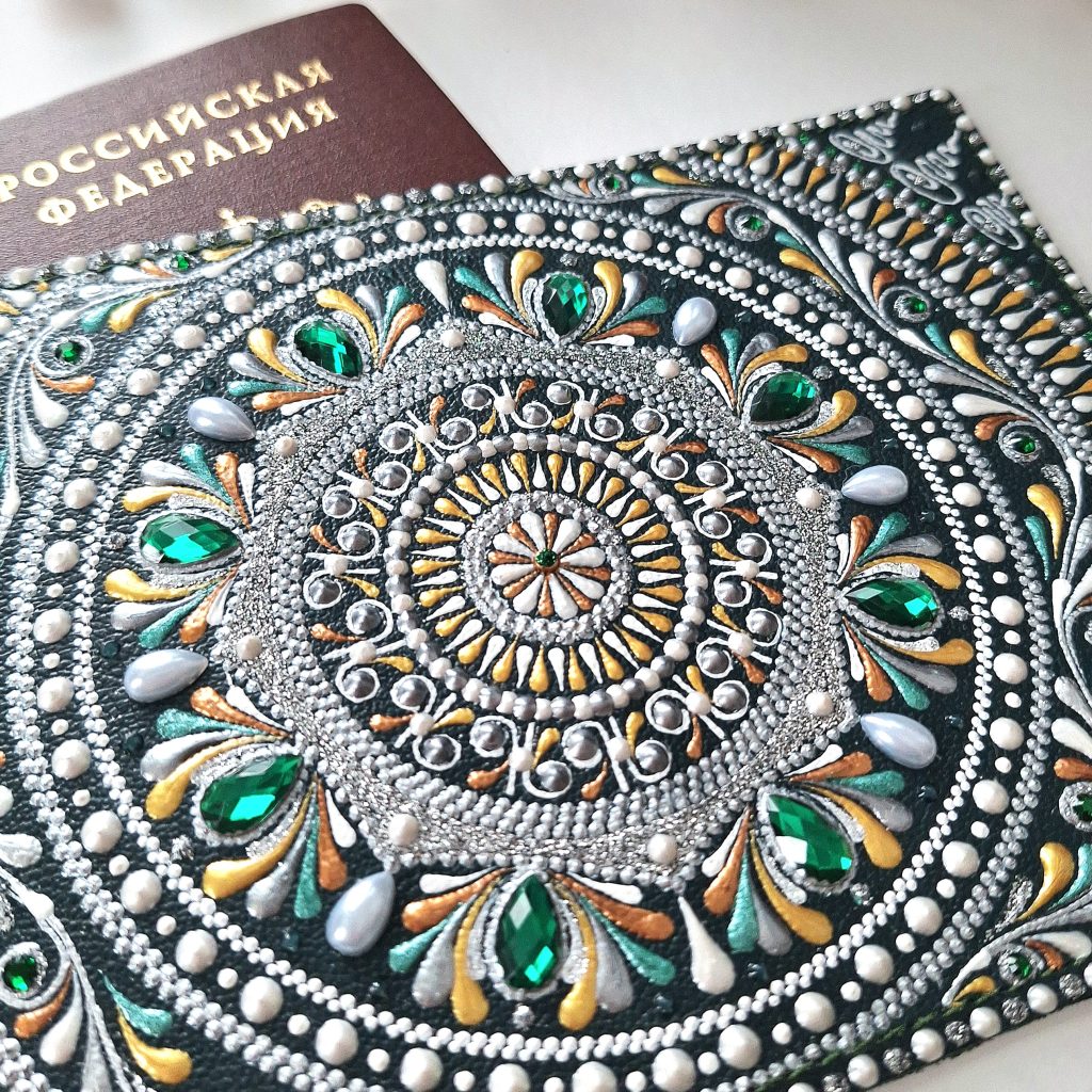 Обложка на паспорт из натуральной кожи с ручной росписью