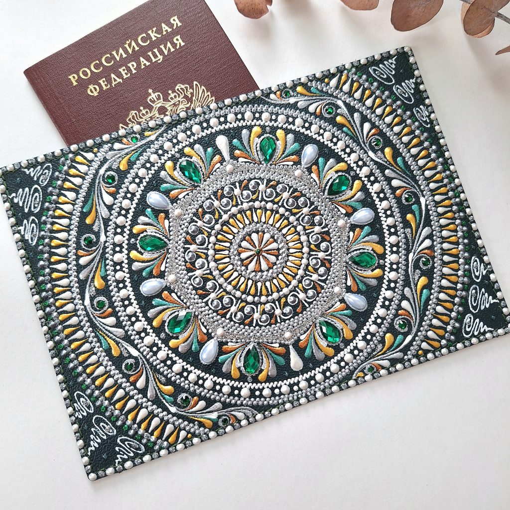 Обложка на паспорт из натуральной кожи с ручной росписью