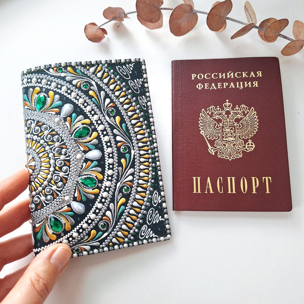 Обложка на паспорт из натуральной кожи с ручной росписью