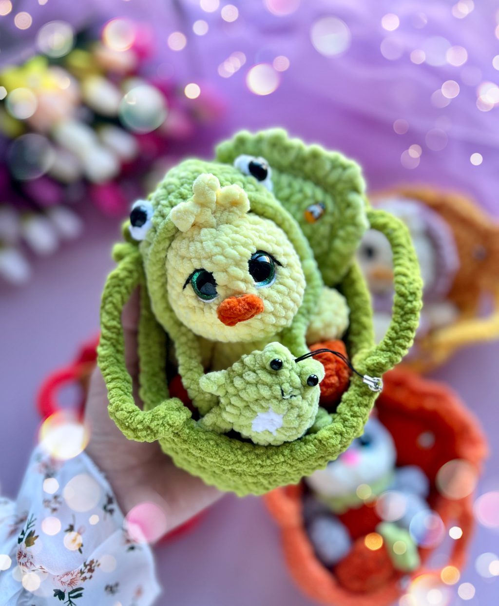 Вязаные зверушки в люльках