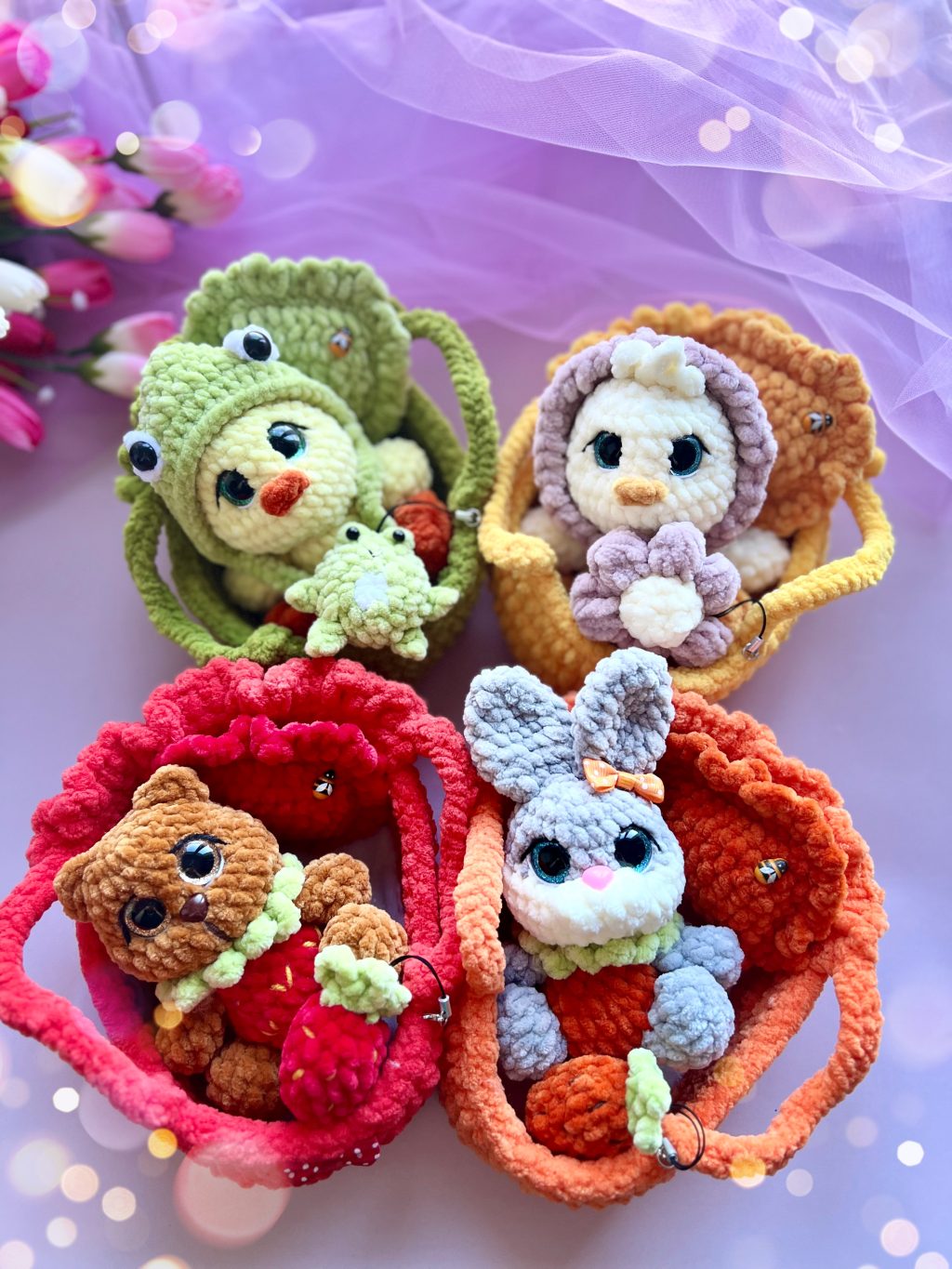 Вязаные зверушки в люльках