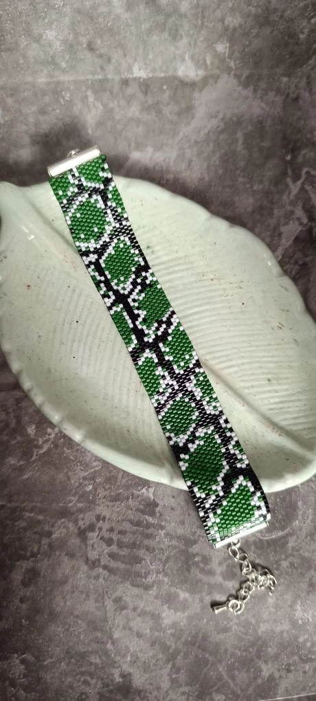 Широкий браслет питон из бисера