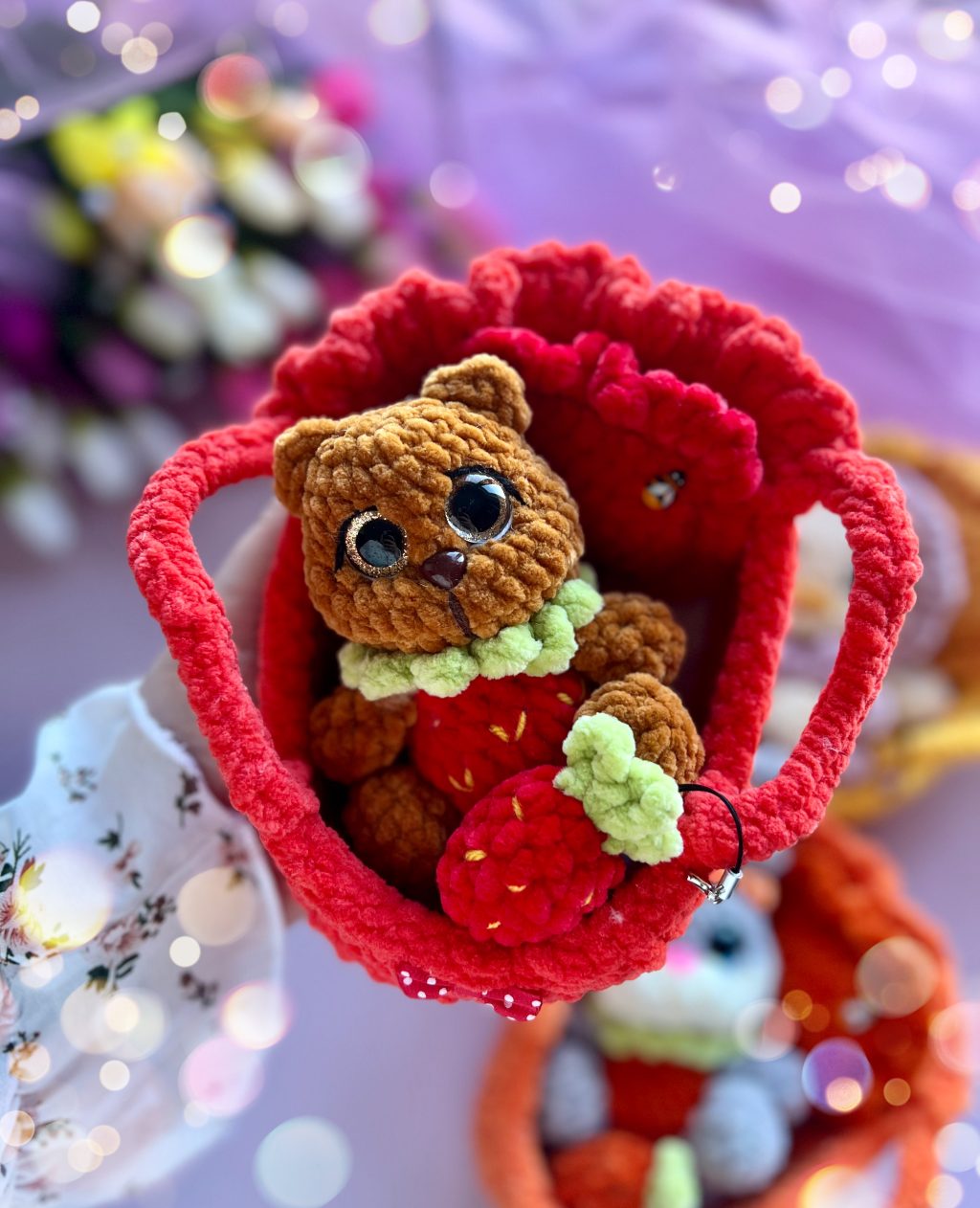 Вязаные зверушки в люльках