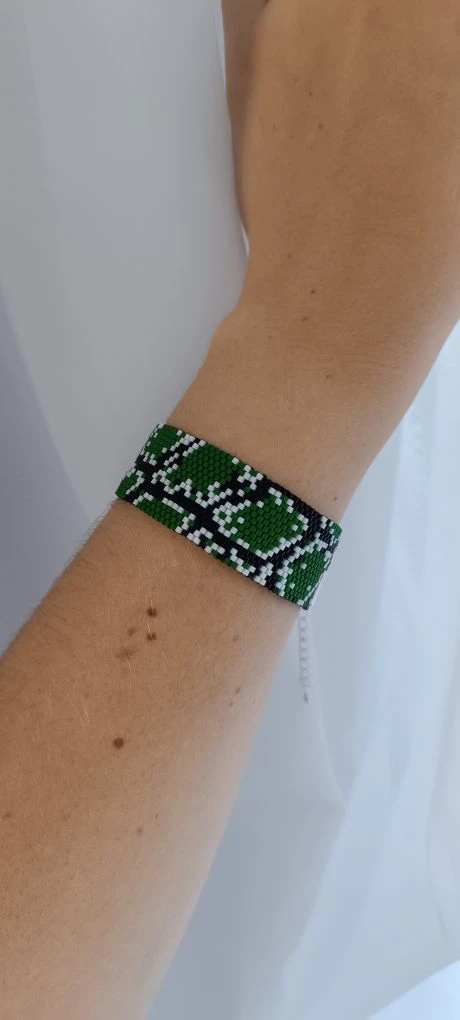 Широкий браслет питон из бисера