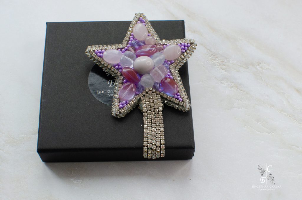 Брошь из бисера Звезда