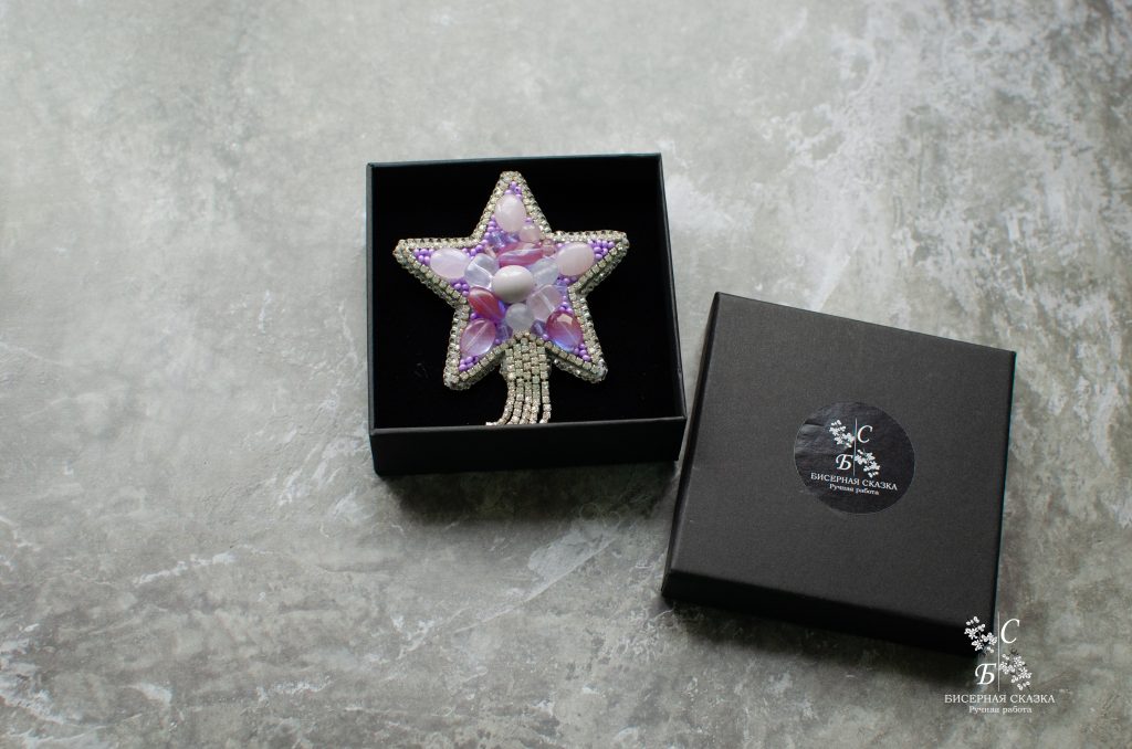 Брошь из бисера Звезда