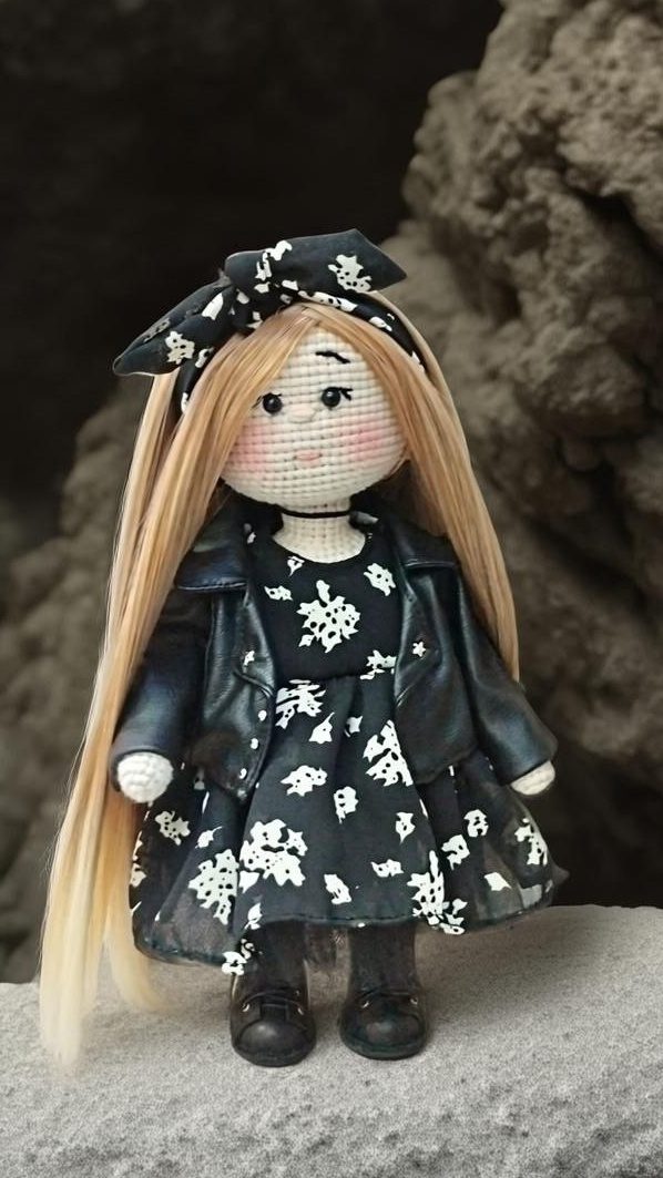 Кукла вязаная Модная Бунтарка