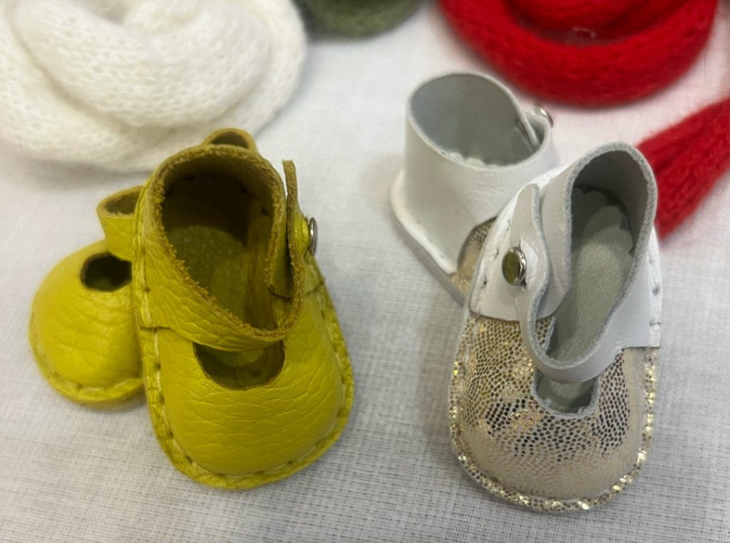 Обувь для кукол и игрушек