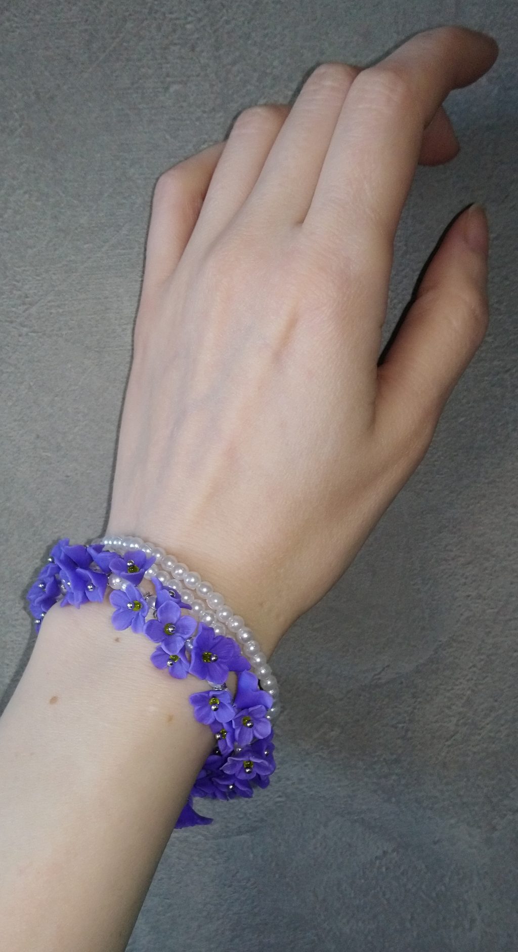 Браслет с сиренью из полимерной глины