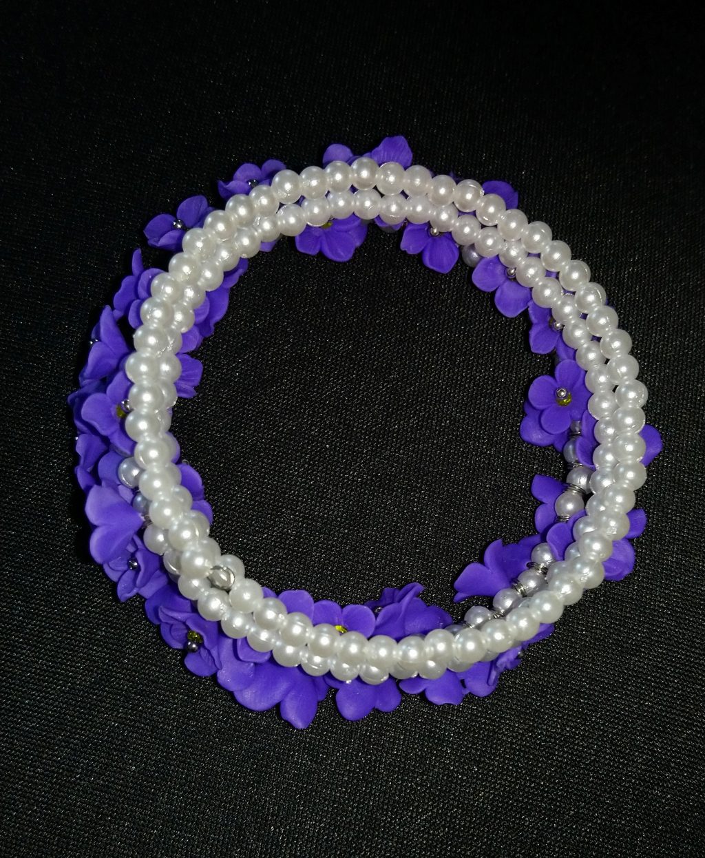 Браслет с сиренью из полимерной глины