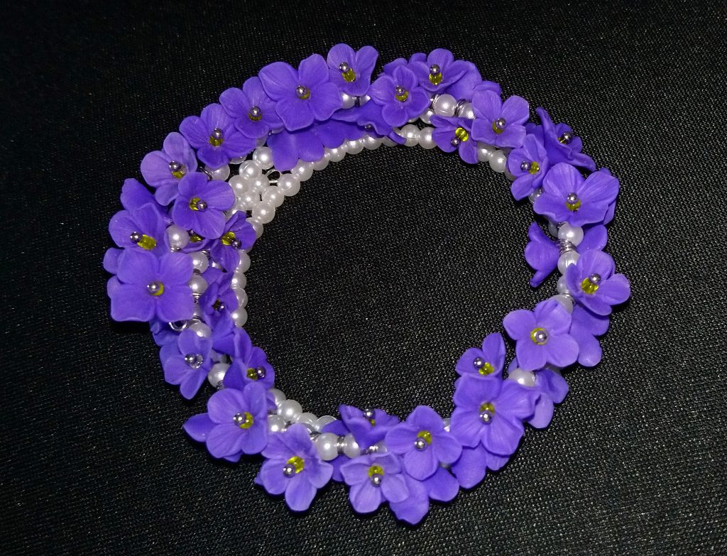 Браслет с сиренью из полимерной глины