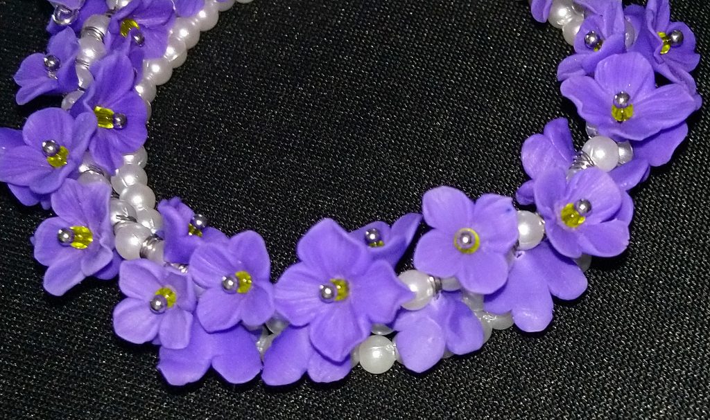 Браслет с сиренью из полимерной глины