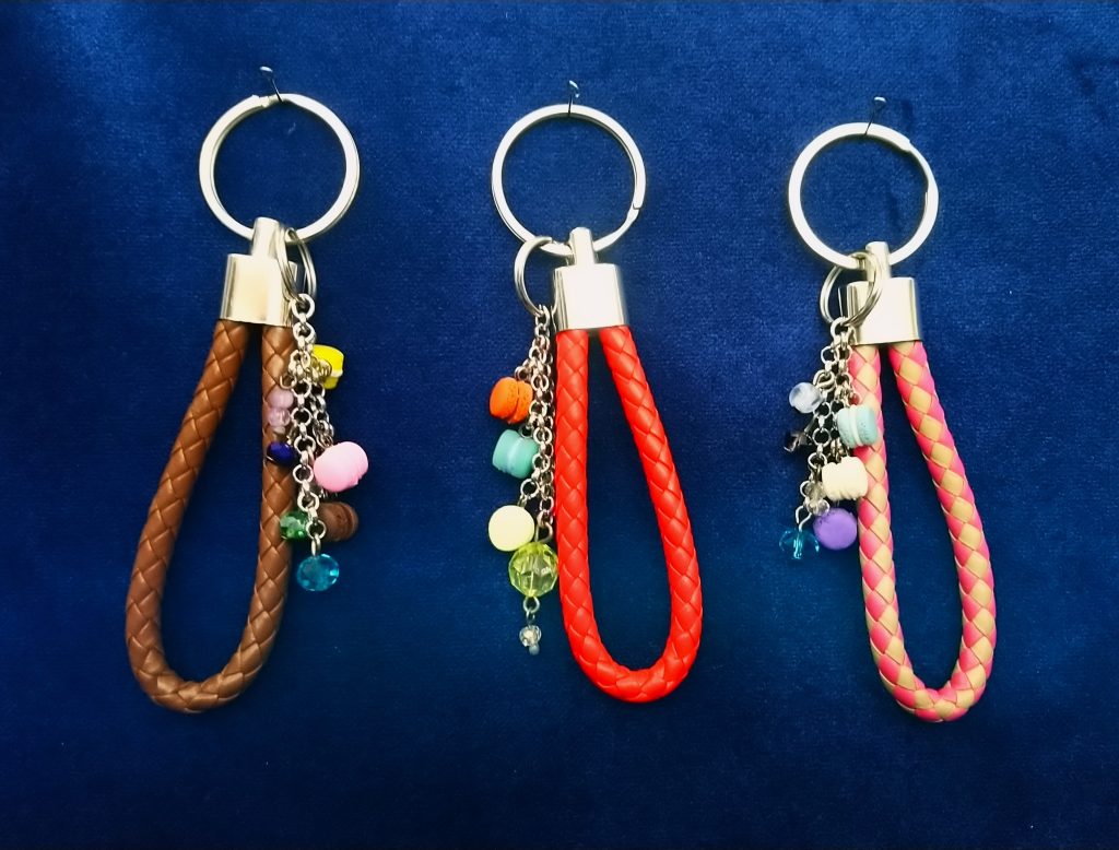 Брелок подвес на сумку с макарунами