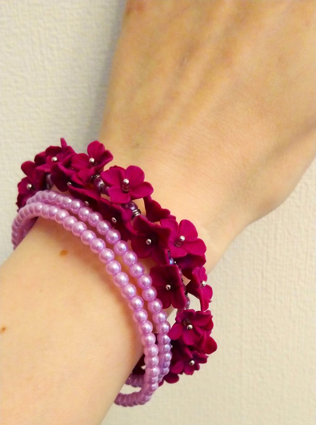 Браслет круглый с сиренью из полимерной глины