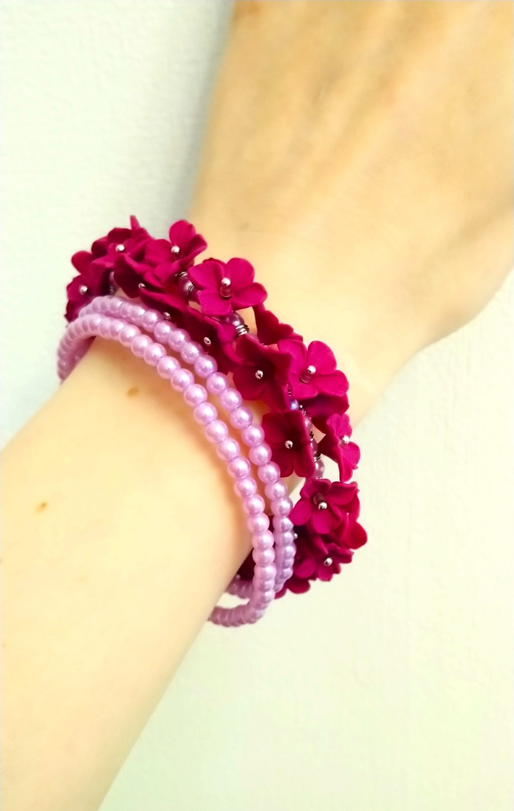 Браслет круглый с сиренью из полимерной глины