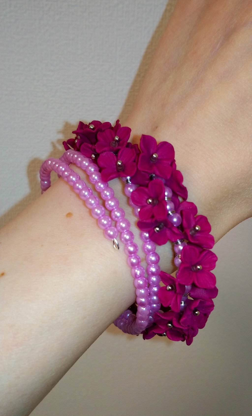 Браслет круглый с сиренью из полимерной глины