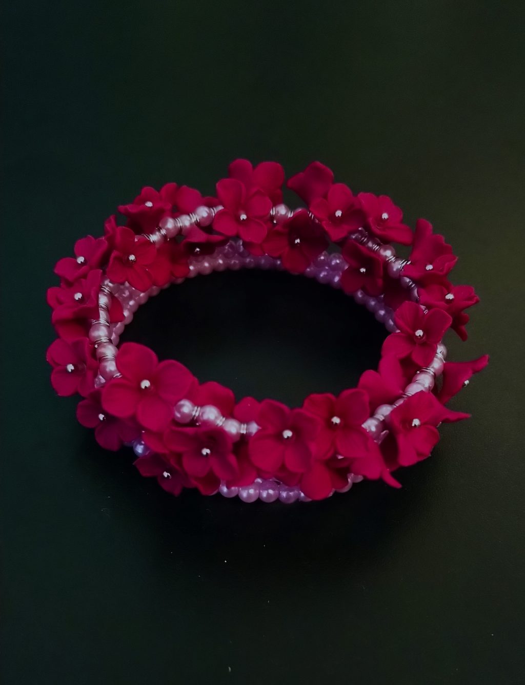 Браслет круглый с сиренью из полимерной глины