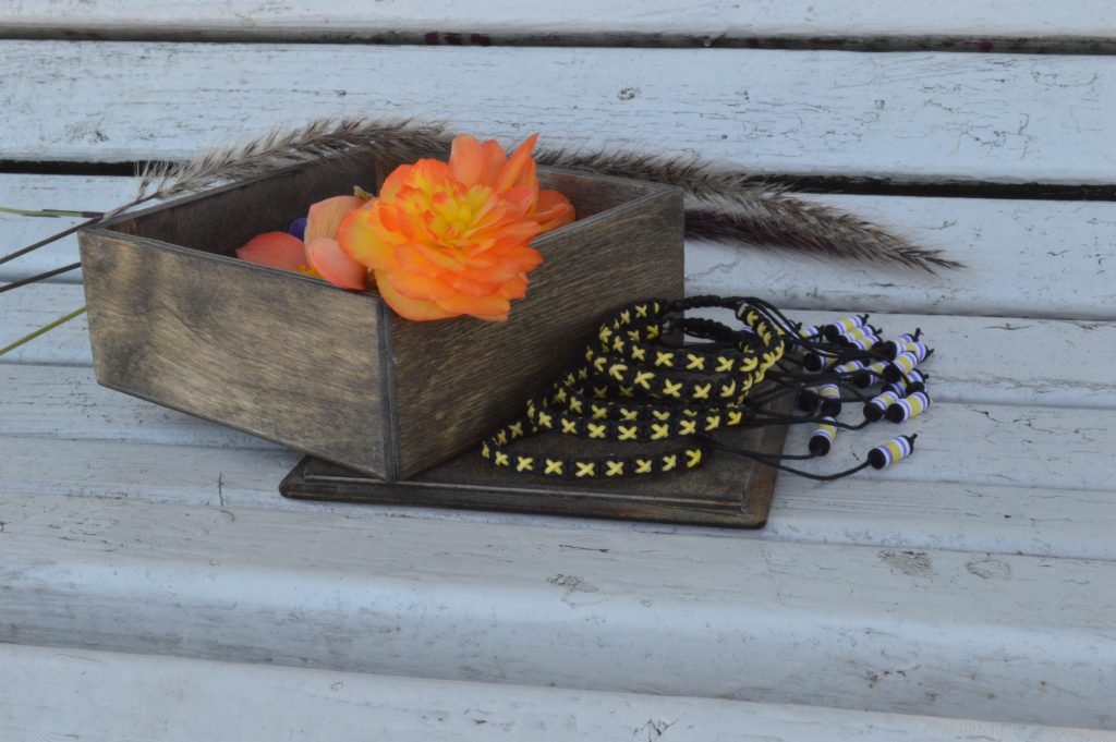 Браслет из хлопкового шнура Звездная хризантема