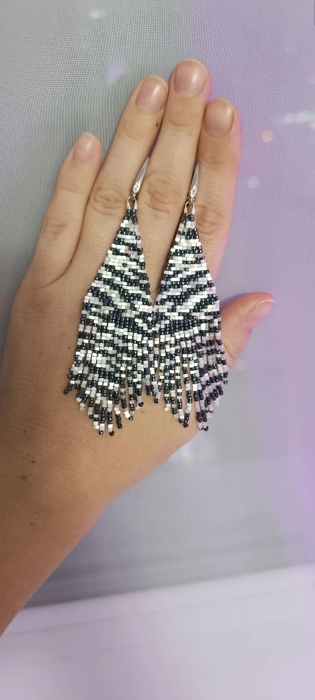 Серьги зебра из бисера