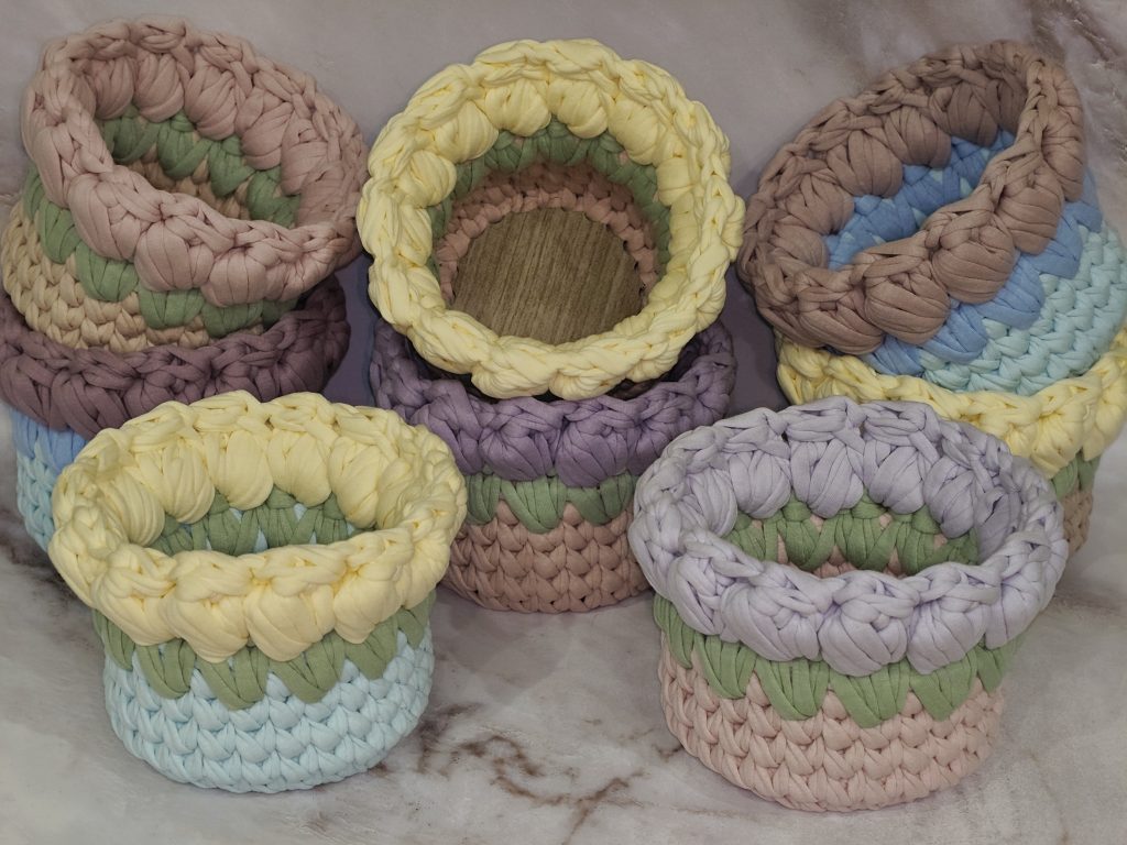 Корзинки вязаные с тюльпанами