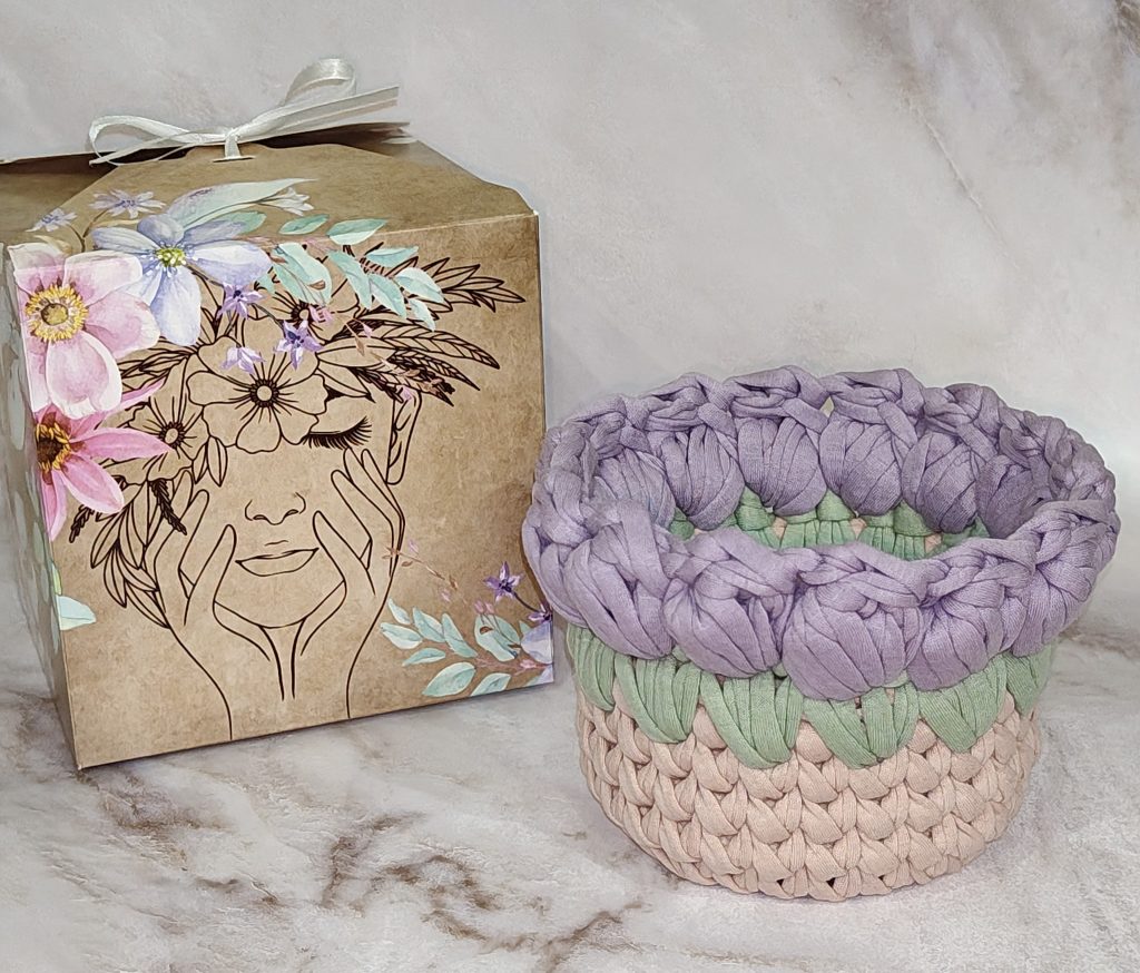 Корзинки вязаные с тюльпанами