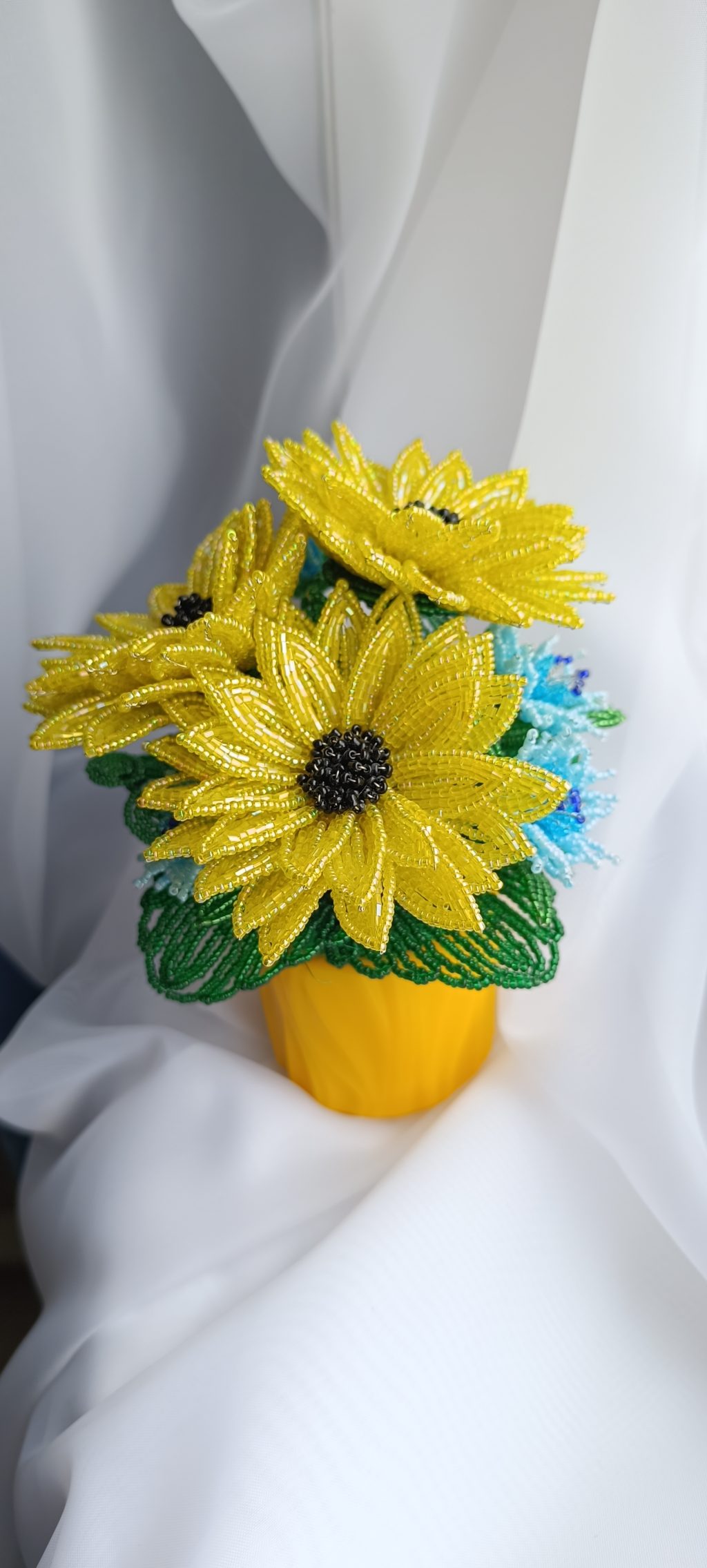 Композиция цветов из бисера Подсолнухи