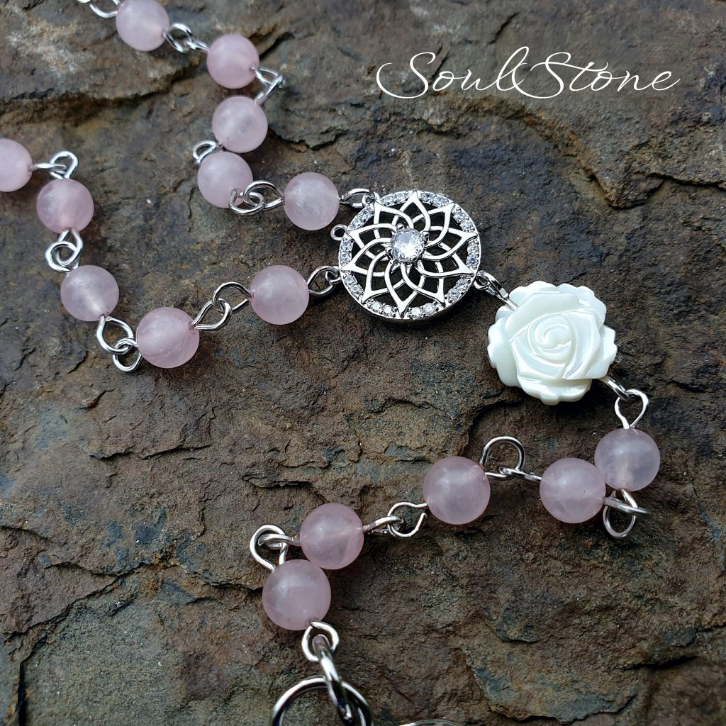 Розарий из розового кварца и перламутра